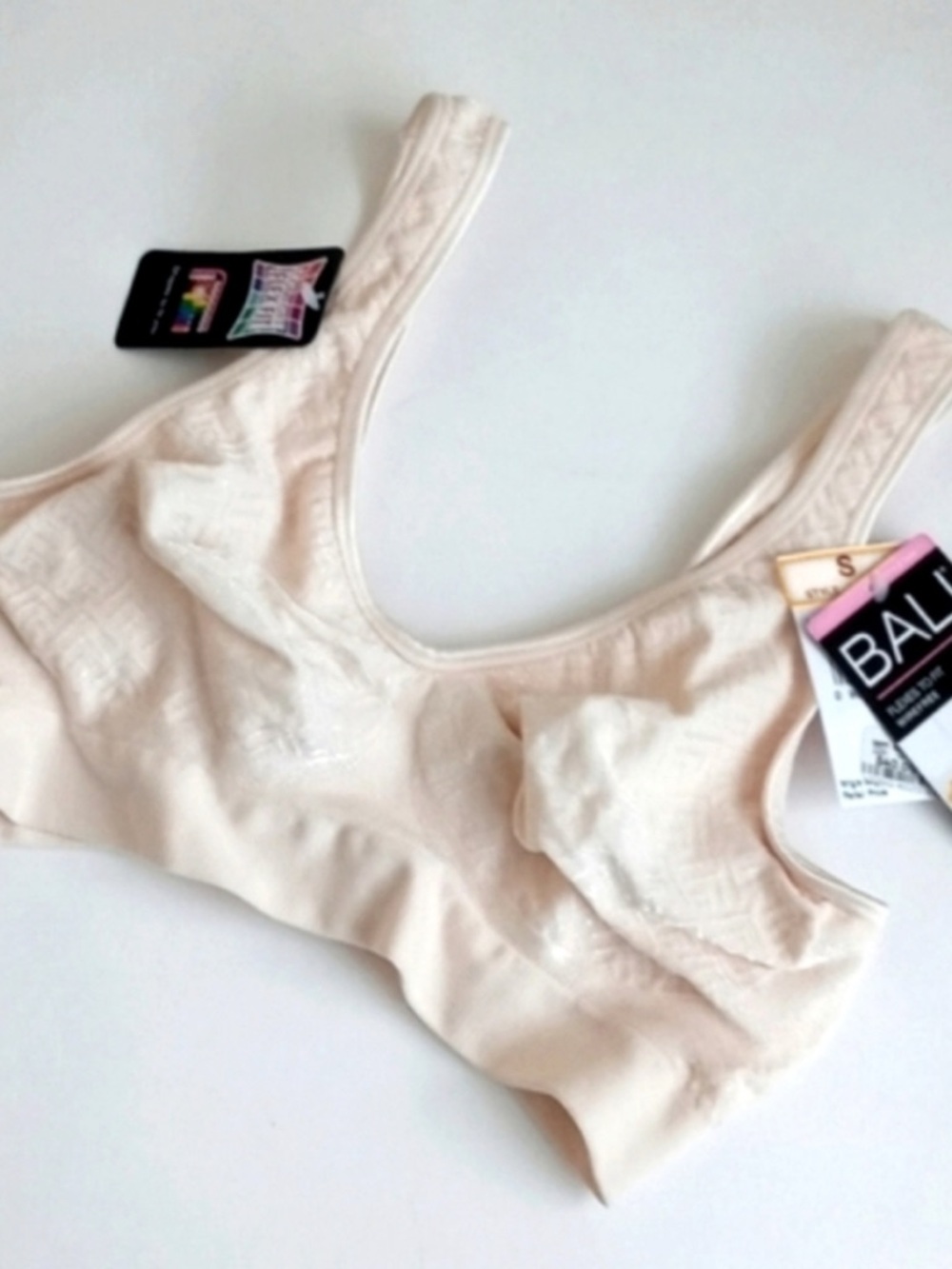 Bali Women’s Flex to Fit WireFree Nylon Blend Nude Bra Small (36B 34C 36C 34D) - Picture 9 of 10